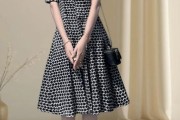 2024女装流行趋势_如何挑选显瘦连衣裙