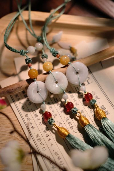 汽车挂件什么材质好_汽车挂件怎么选