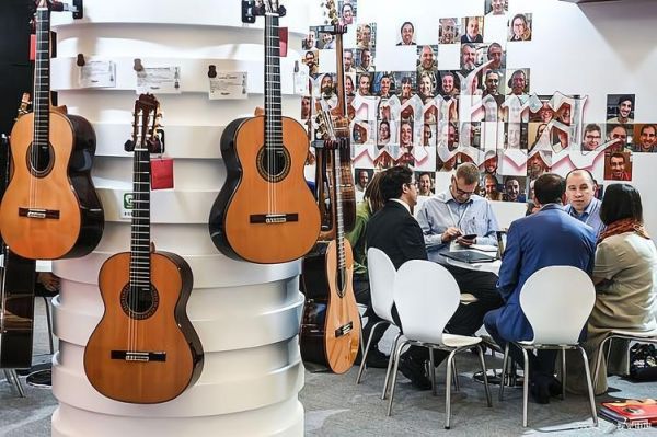 吉他店赚钱吗_开吉他店需要多少钱