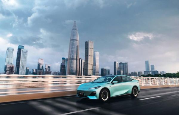 2024年新能源汽车值得买吗_如何选择靠谱的新能源车