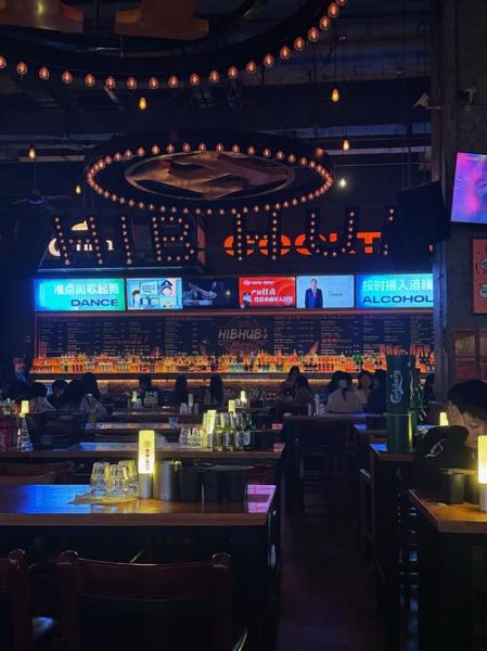 酒吧如何吸引年轻人_开酒吧需要多少钱