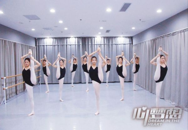 舞蹈艺考培训哪家好_零基础学舞蹈多久能学会