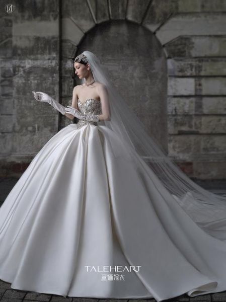 婚纱礼服租赁价格一般多少_如何挑选适合自己的婚纱