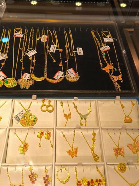 北京珠宝店哪家好_北京珠宝定制价格贵吗