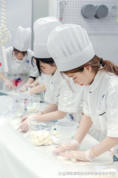 西点行业前景怎么样_西点师工资高吗