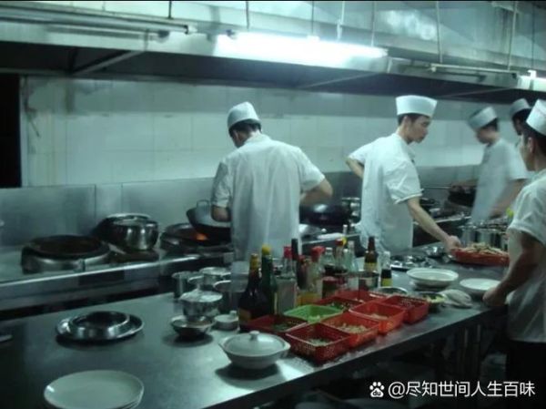 厨师一个月工资多少_厨师就业前景怎么样
