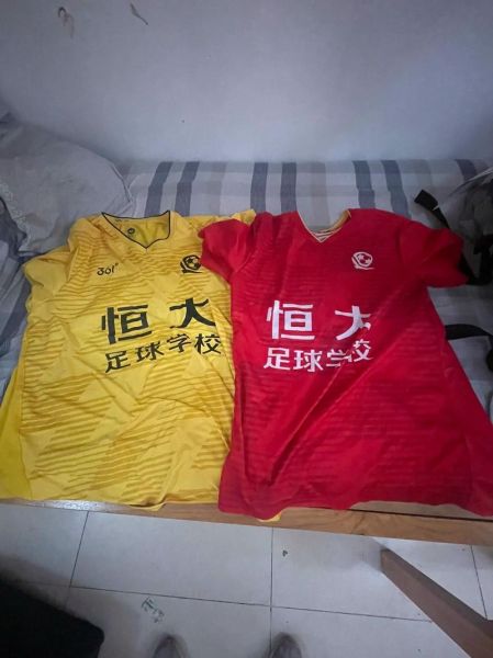 足球青训机构怎么选_足球装备购买渠道有哪些