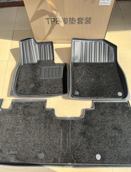 汽车脚垫什么材质好_如何选汽车坐垫不踩坑