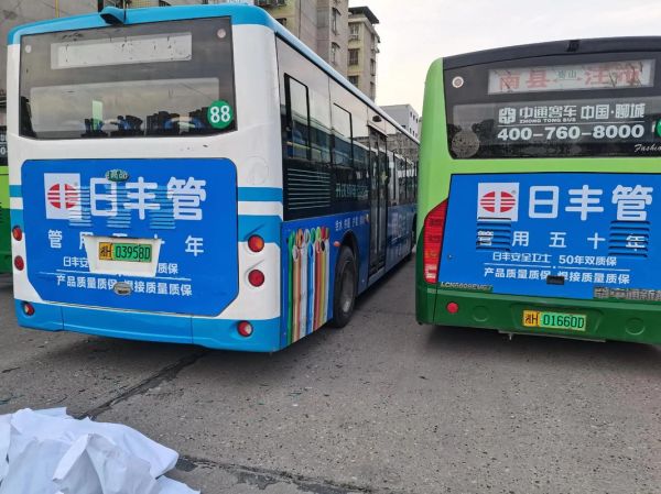 公交车广告投放价格_公交车线路怎么查询