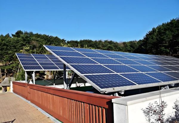 太阳能光伏发电前景怎么样_家用光伏系统值得装吗