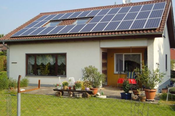 太阳能光伏发电前景怎么样_家用光伏系统值得装吗