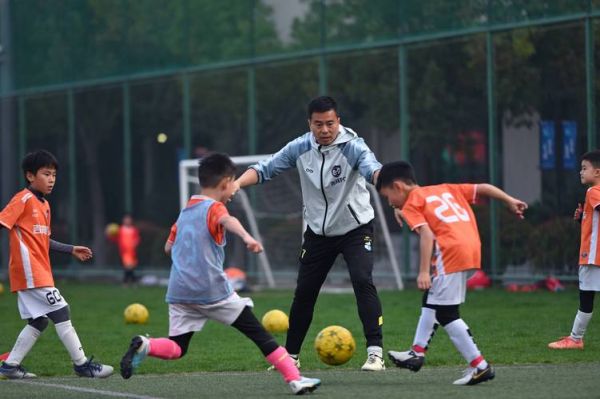 足球培训前景怎么样_足球青训赚钱吗